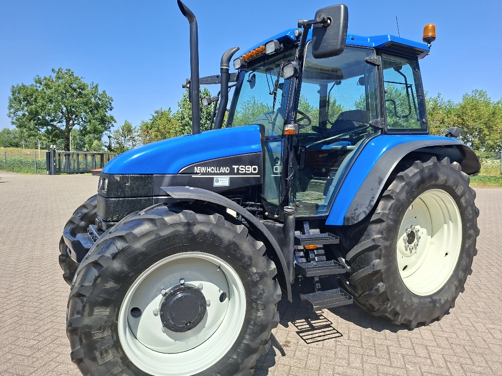NEW HOLLAND TS90