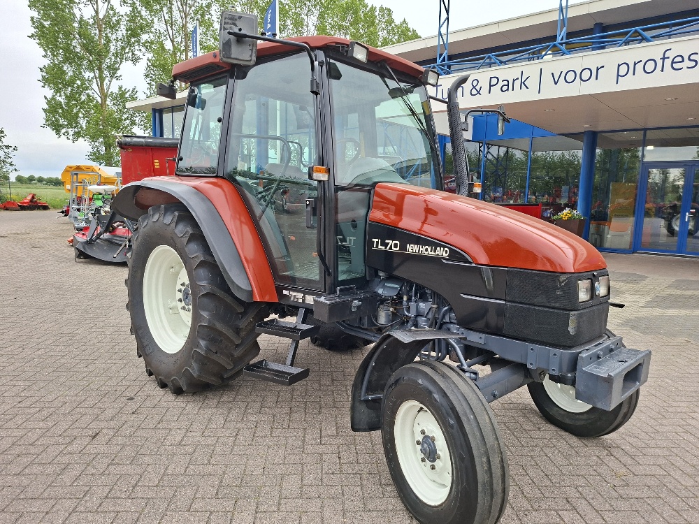 NEW HOLLAND TL70 2WD BRUIN NEW HOLLAND TL70 2WD BRUIN