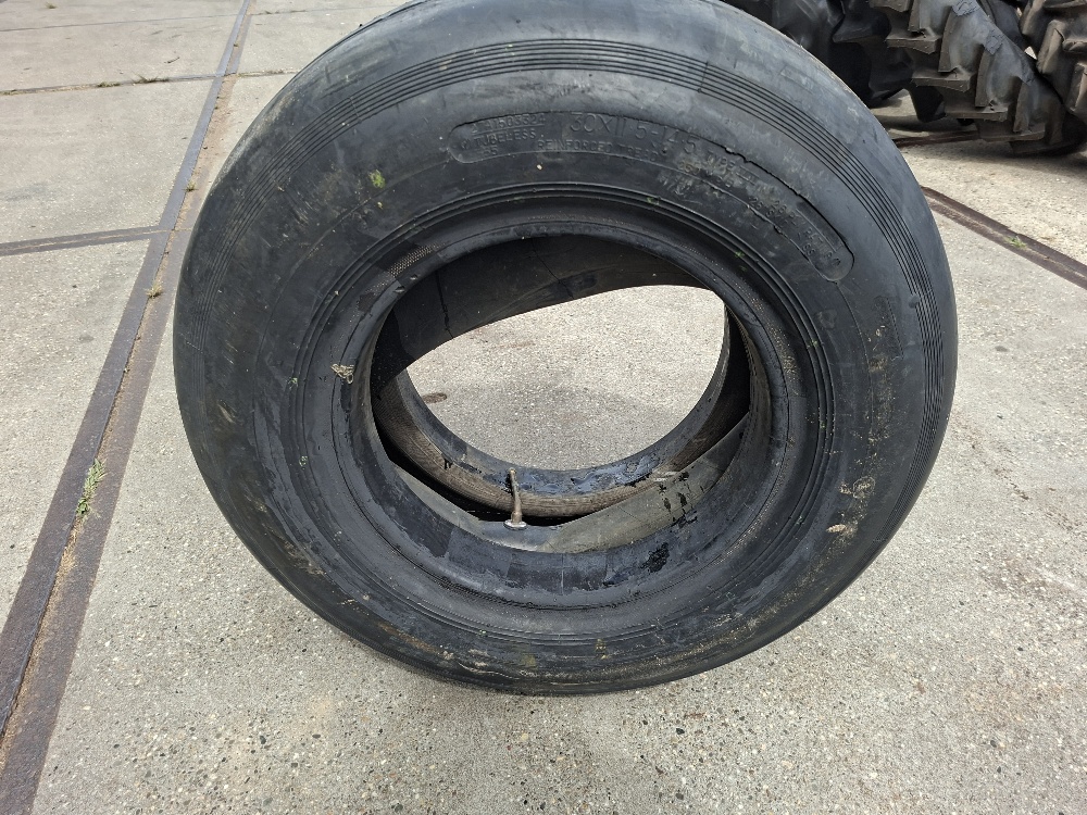 BUITENBAND 30X11.5X14.5 26PLY BUITENBAND 30X11.5X14.5 26PLY