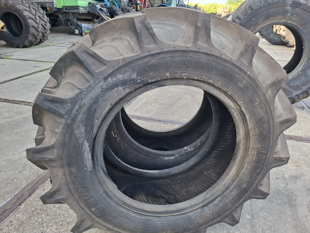 TAURUS BANDEN 320/70R20[2]