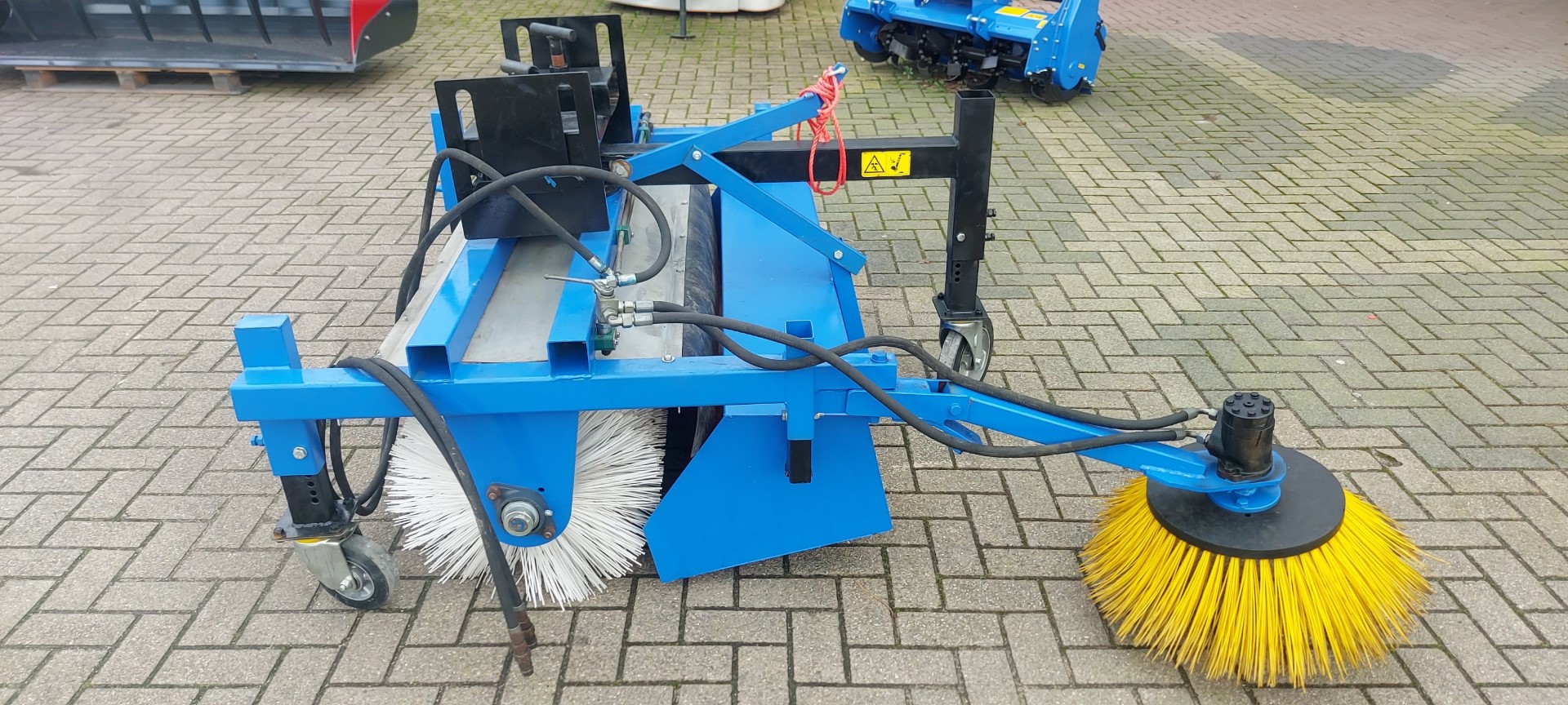 VEEGMACHINE 150CM + ZIJBORSTEL VEEGMACHINE 150CM + ZIJBORSTEL