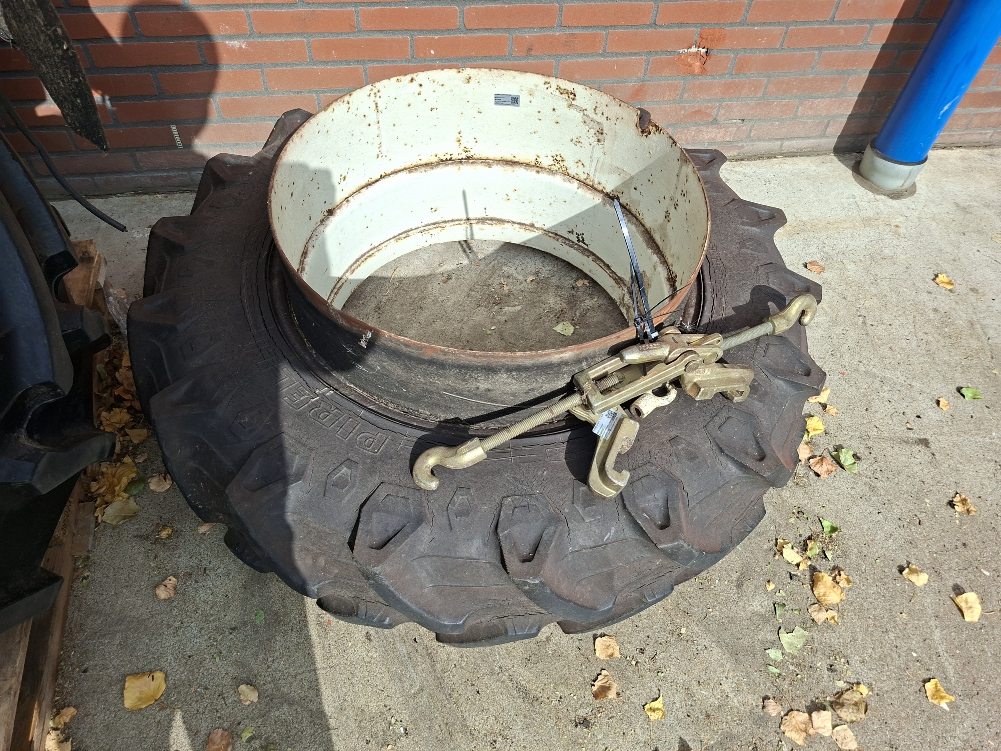 DUBBELLUCHT WIEL 12,4R28