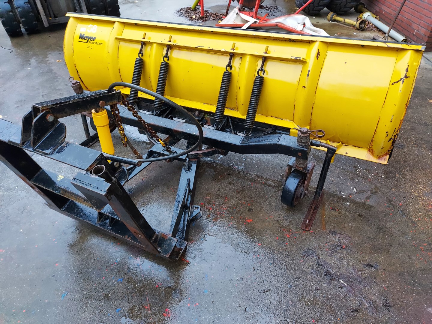 SNEEUWSCHUIF MET PLAAT TREKKER SNEEUWSCHUIF MET PLAAT TREKKER