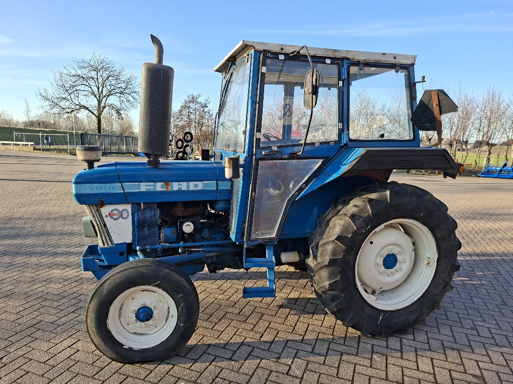 FORD 3910 + CAB. 2WD